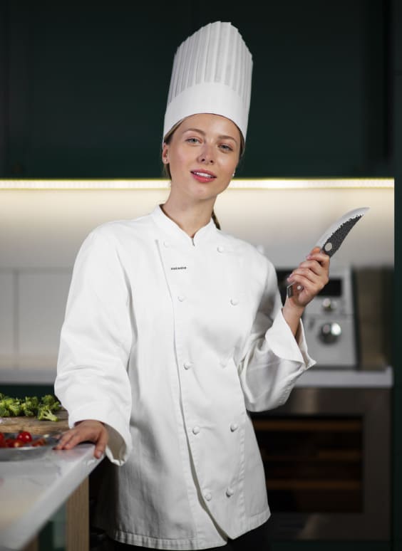 Ellie Clarke a Huusk késsel